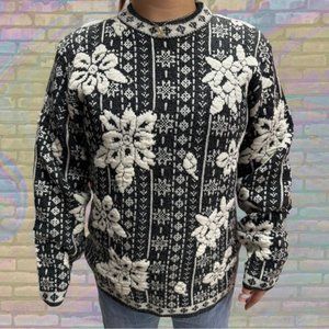 [SOLD] Vintage Flower Knitted Snowflake Crewneck